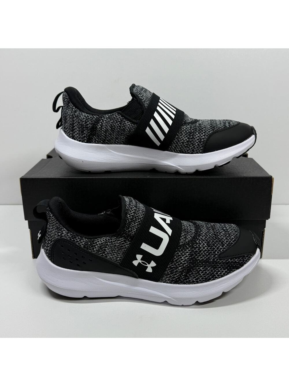NIB • Kid's Under Armour Surge 3 Slip Size: 5Y